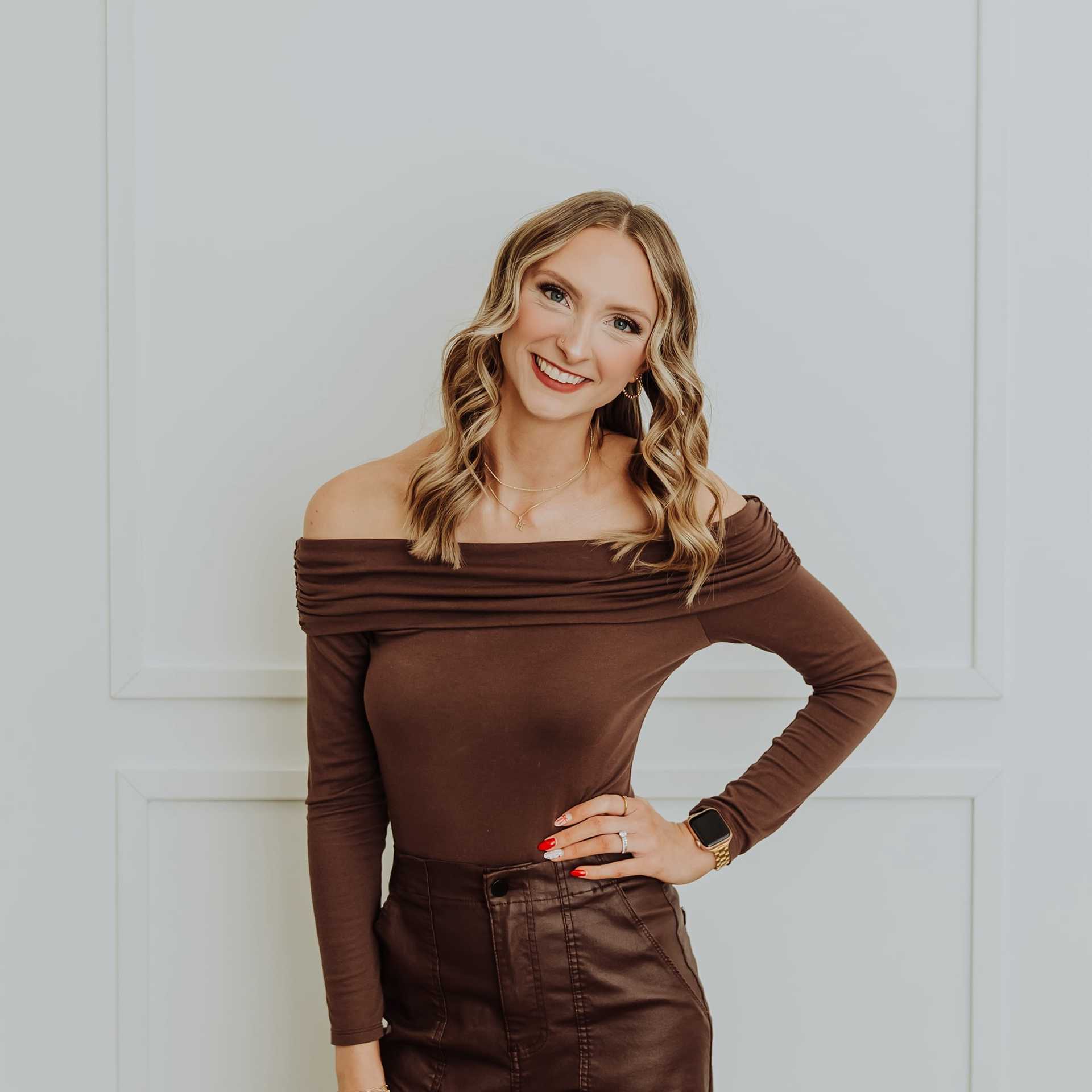Portrait of Riley, a professional stylist at Bombshell Salon & Spa, showcasing their expertise and style.